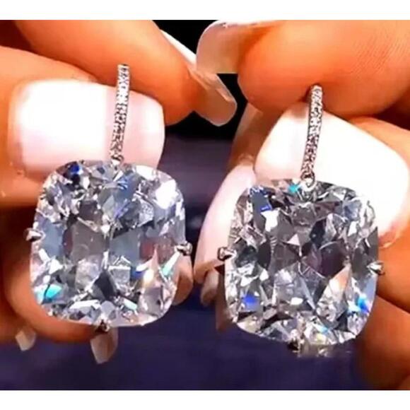 Jewelry - Gorgeous Bling Drop Earrings - Stunner!